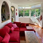 Cosy Ocean View & Garden *