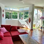 Cosy Ocean View & Garden